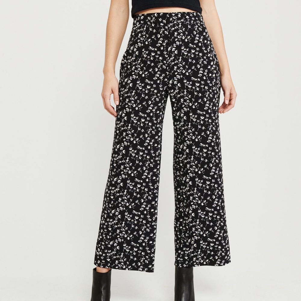 Floral print cropped wide leg pants